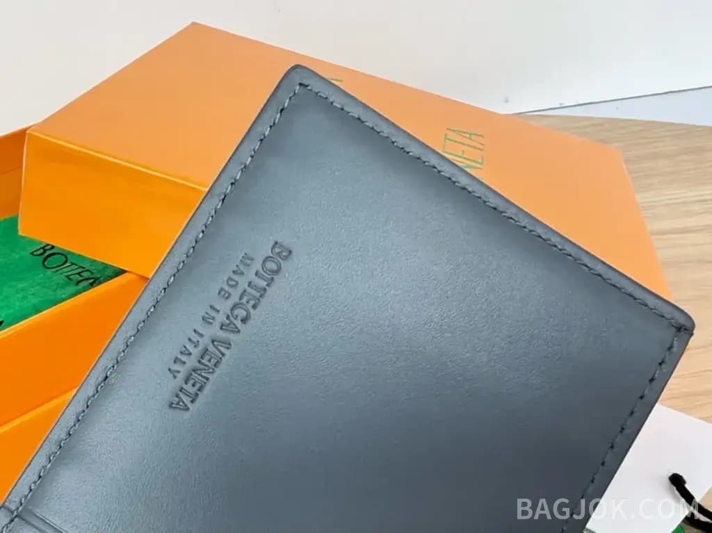 보테가베네타 보테가 베네타 카세트 카드 홀더 라이트그레이 상세 이미지
