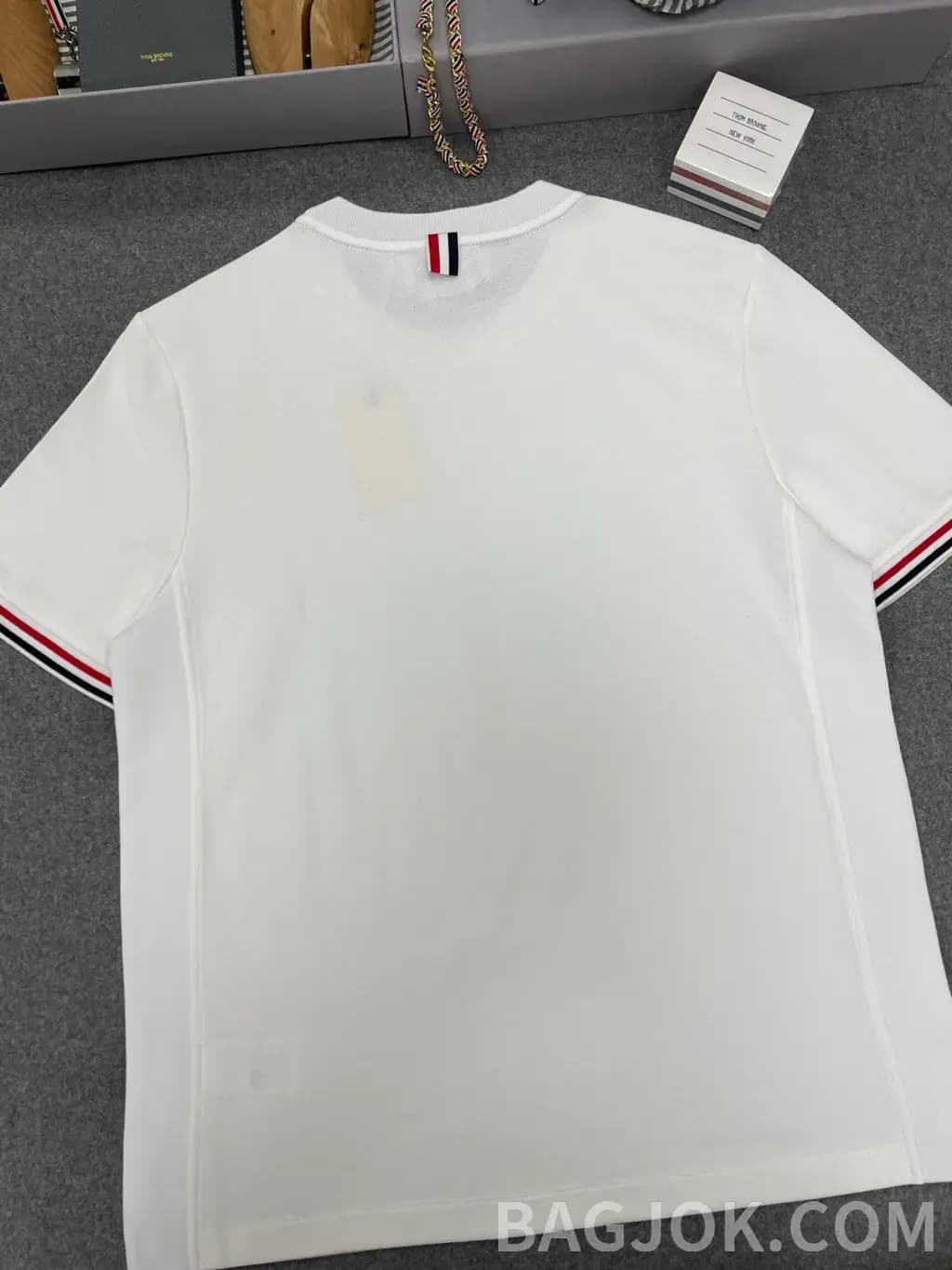 톰브라운 톰브라운 x SSENSE 반팔티 상세 이미지