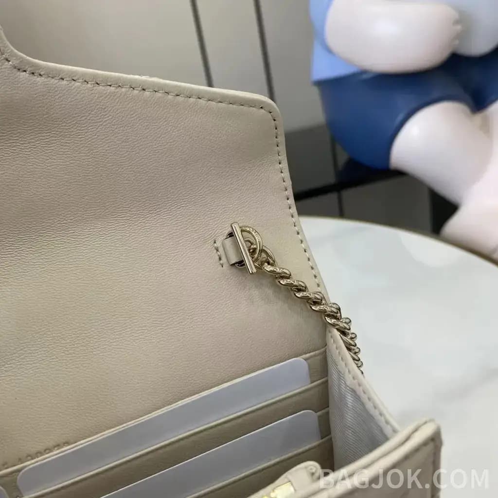 구찌 구찌 GG 마몬트 체인 달린 지갑 상세 이미지