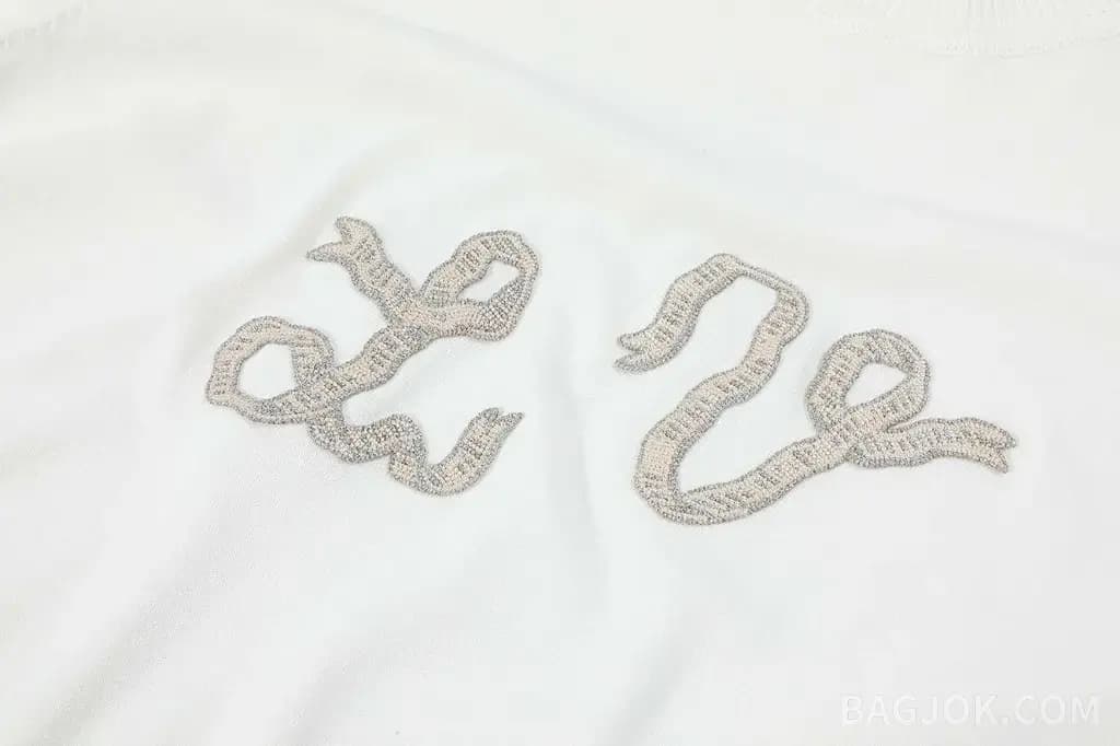 루이비통 루이비통 뱀띠 리본 자수 니트 반팔 티셔츠 상세 이미지