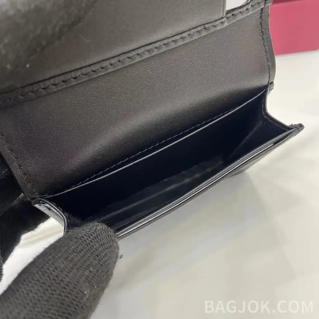 구찌 구찌 블랙 소프트 가죽 GG 마몬트 바이폴드 카드 케이스 상세 이미지
