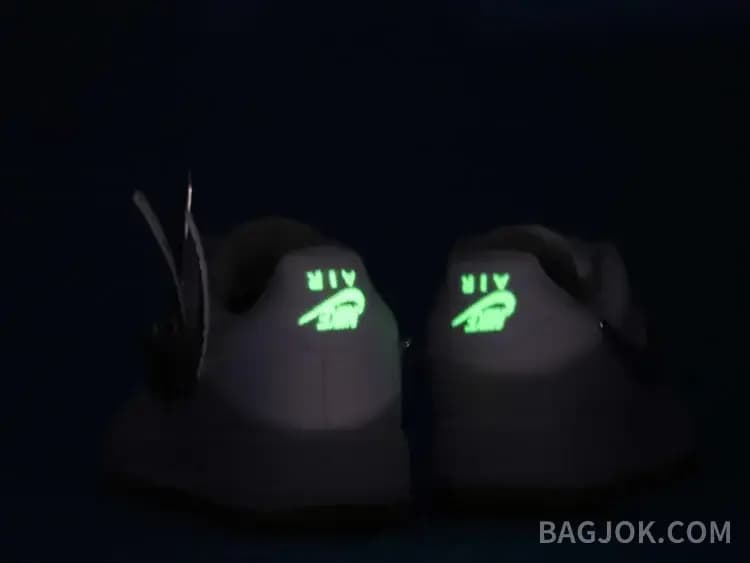 나이키 나이키x트래비스 스캇 에어포스 1 로우 화이트 상세 이미지