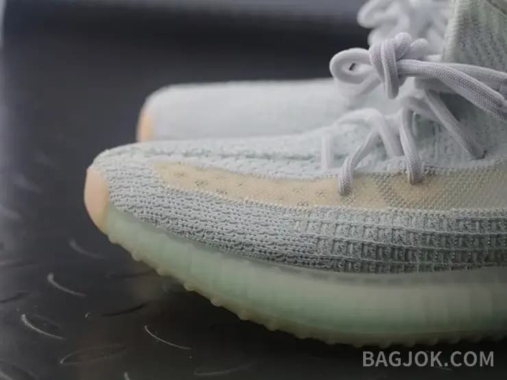 아디다스 YEEZY 350 V2 상세 이미지