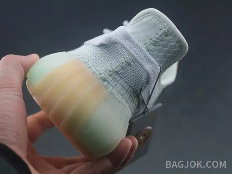 아디다스 YEEZY 350 V2 상세 이미지