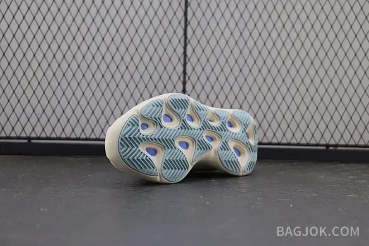 아디다스 YEEZY 700 V3 상세 이미지