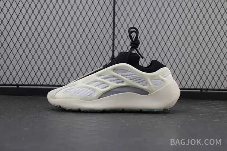 아디다스 YEEZY 700 V3 상세 이미지