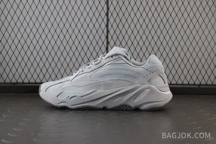 아디다스 YEEZY 700 상세 이미지