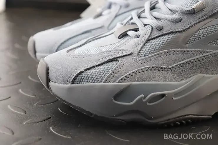 아디다스 YEEZY 700 상세 이미지