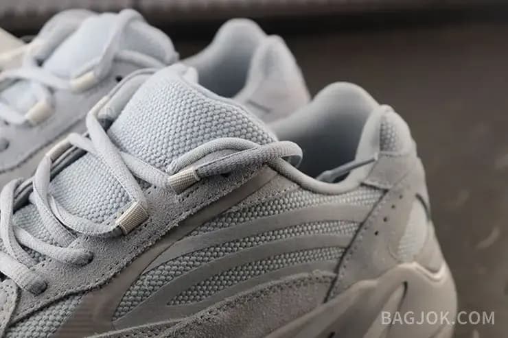 아디다스 YEEZY 700 상세 이미지
