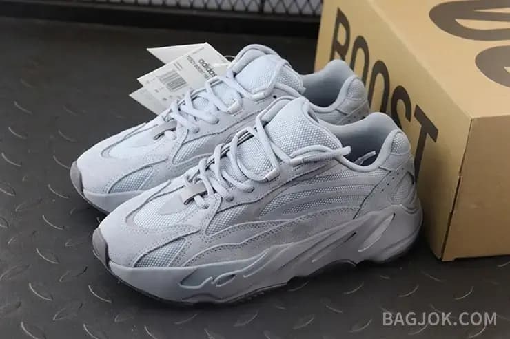 아디다스 YEEZY 700 상세 이미지