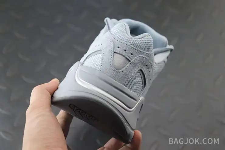 아디다스 YEEZY 700 상세 이미지