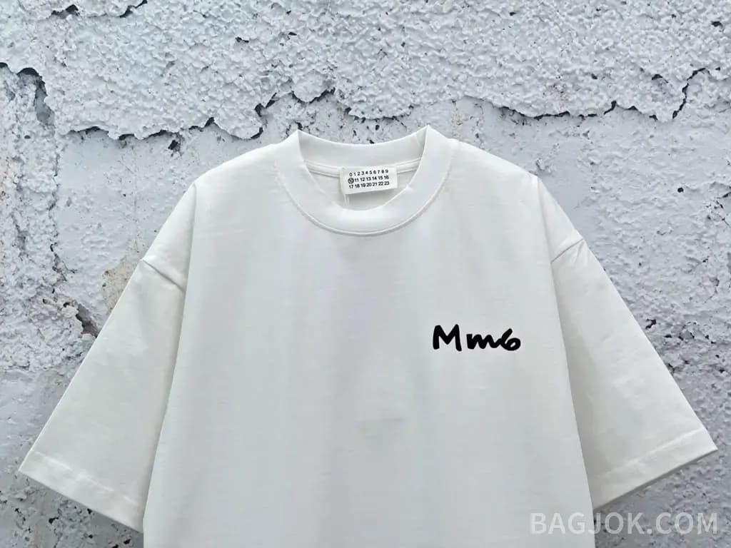 메종마르지엘라 메종 마르지엘라 26SS 플록 로고 반팔 티셔츠 상세 이미지