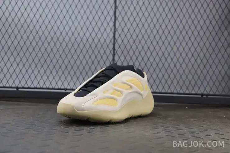 아디다스 YEEZY 700 V3 상세 이미지