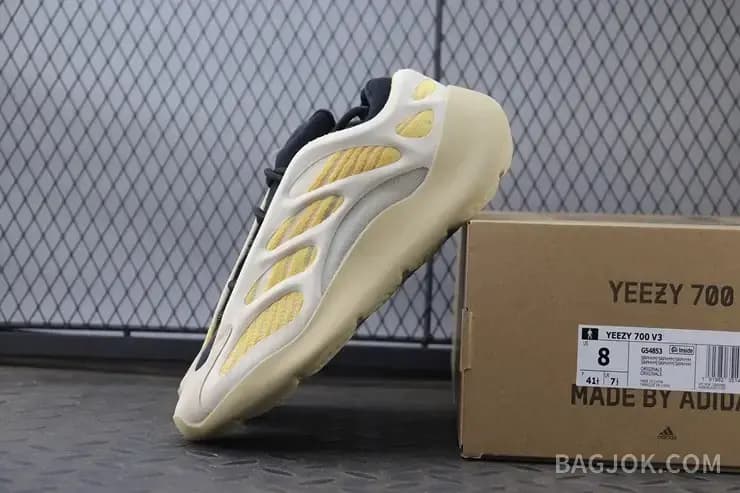 아디다스 YEEZY 700 V3 상세 이미지