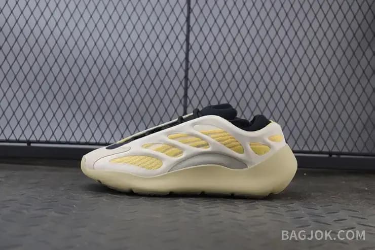 아디다스 YEEZY 700 V3 상세 이미지