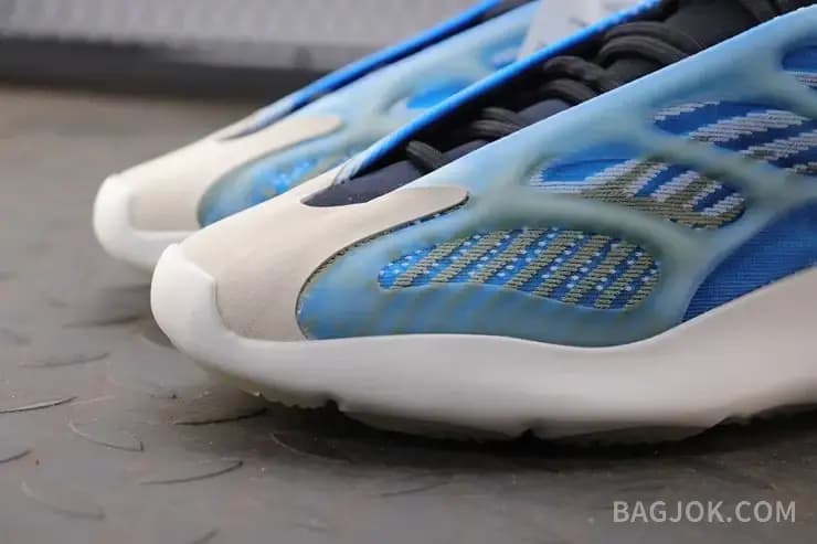 아디다스 YEEZY 700 V3 상세 이미지