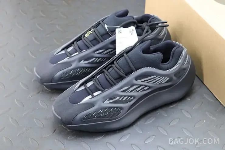 아디다스 YEEZY 700 V3 상세 이미지
