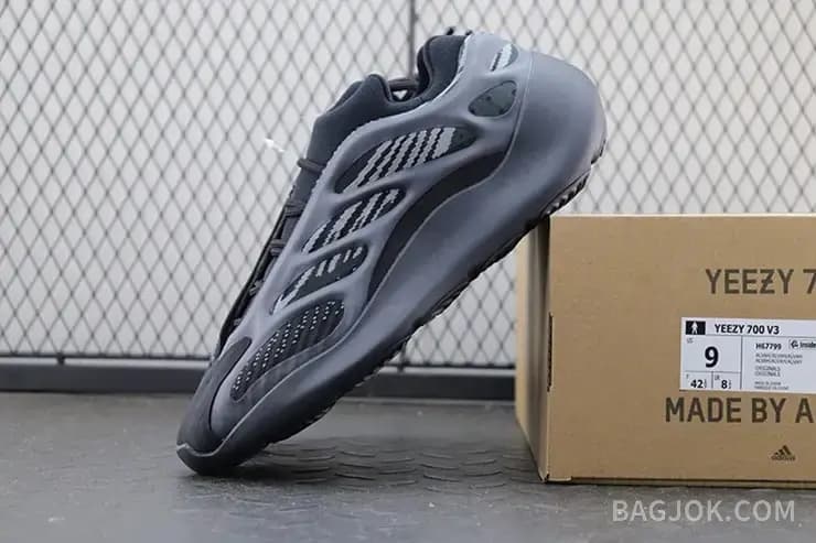아디다스 YEEZY 700 V3 상세 이미지