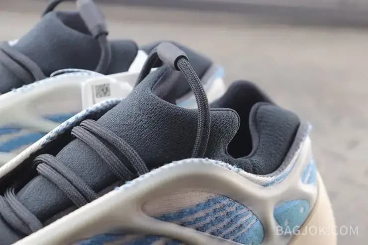 아디다스 YEEZY 700 V3 상세 이미지