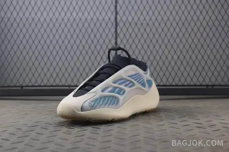 아디다스 YEEZY 700 V3 상세 이미지
