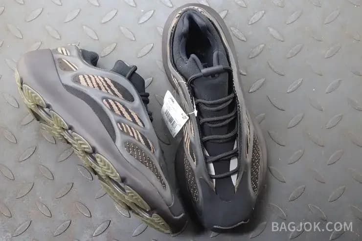 아디다스 YEEZY 700 V3 상세 이미지