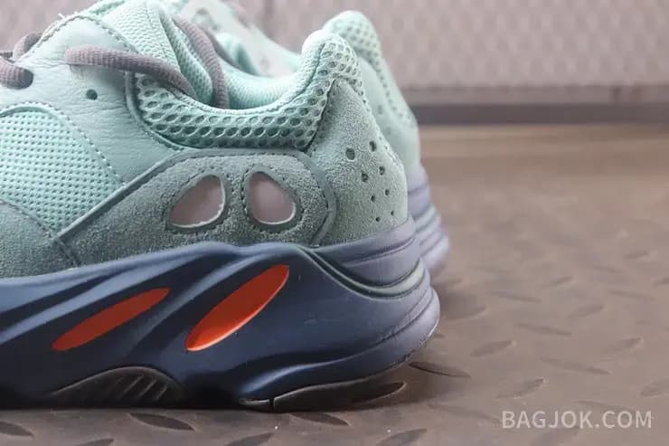 아디다스 YEEZY 700 상세 이미지