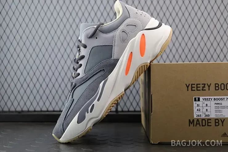 아디다스 YEEZY 700 상세 이미지