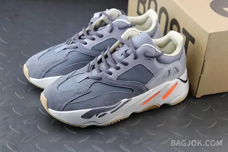 아디다스 YEEZY 700 상세 이미지