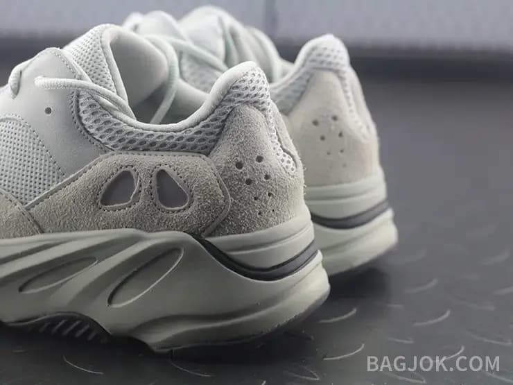 아디다스 YEEZY 700 상세 이미지