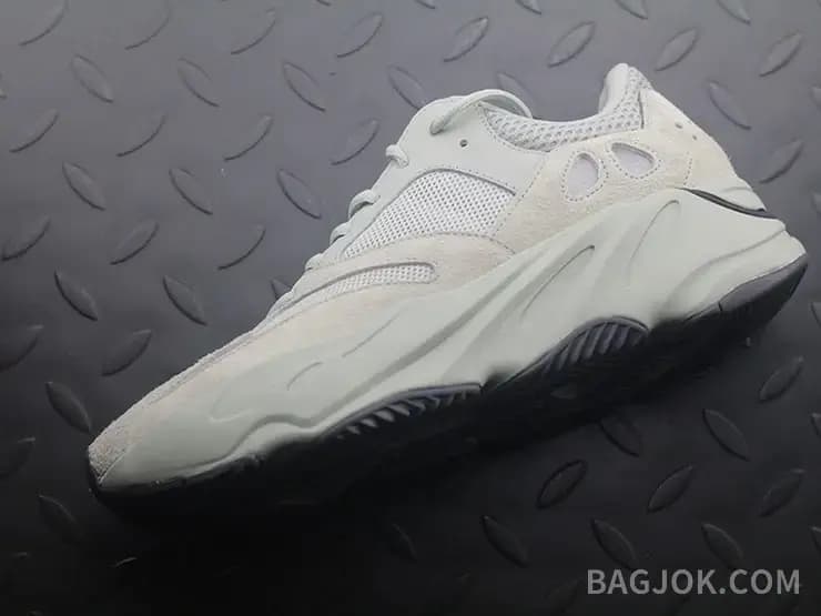 아디다스 YEEZY 700 상세 이미지