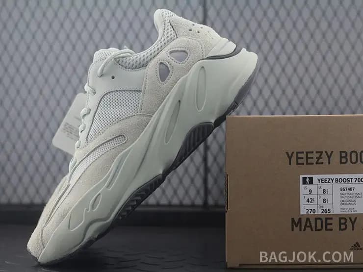 아디다스 YEEZY 700 상세 이미지