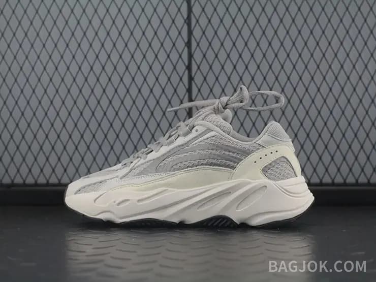 아디다스 YEEZY 700 상세 이미지
