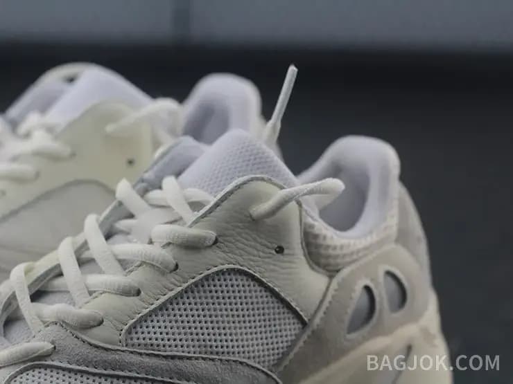 아디다스 YEEZY 700 상세 이미지