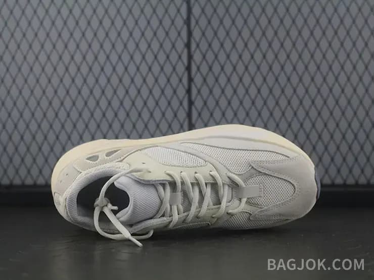 아디다스 YEEZY 700 상세 이미지