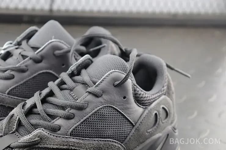 아디다스 YEEZY 700 상세 이미지