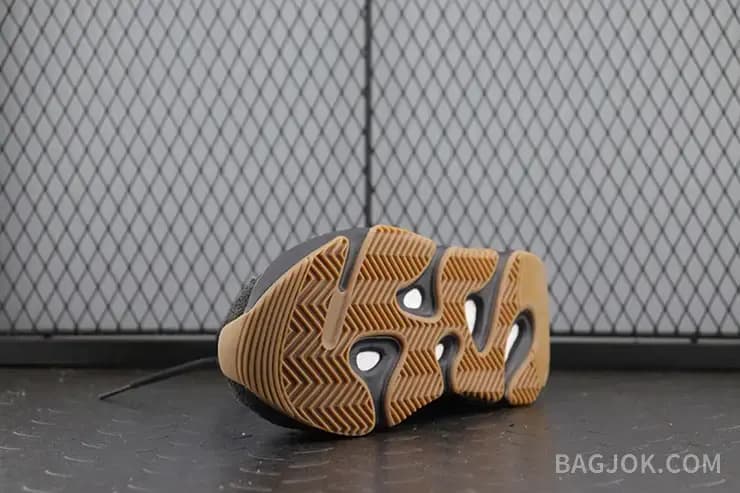 아디다스 YEEZY 700 상세 이미지