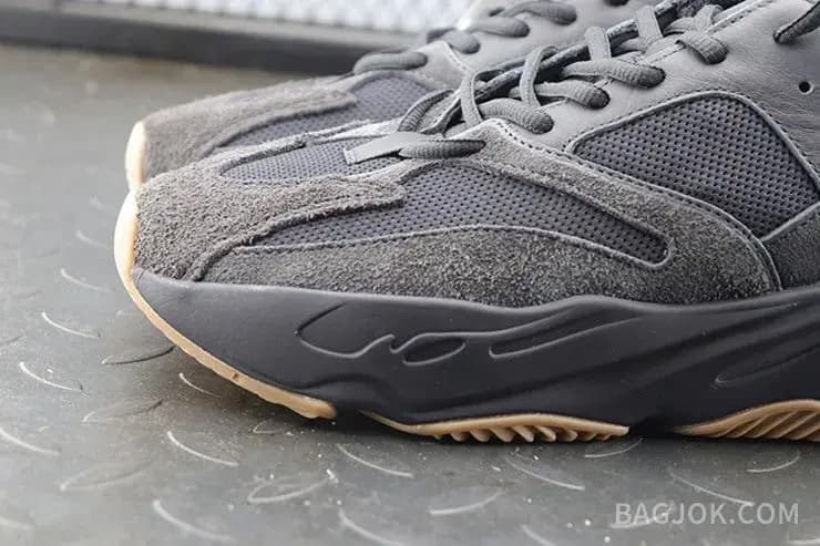 아디다스 YEEZY 700 상세 이미지