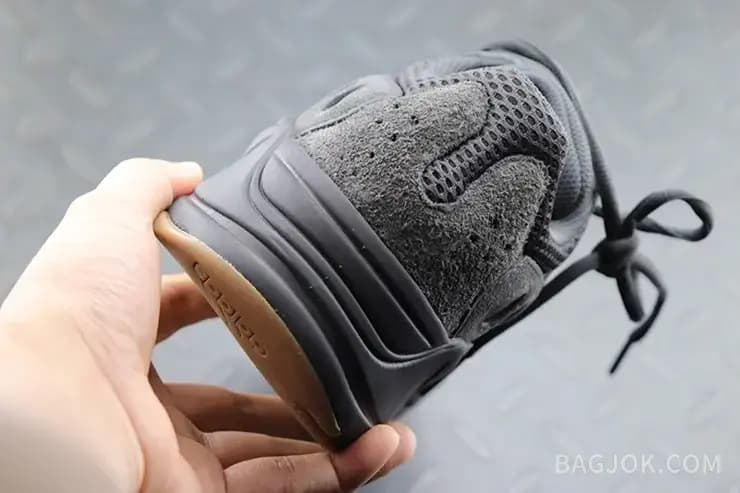 아디다스 YEEZY 700 상세 이미지