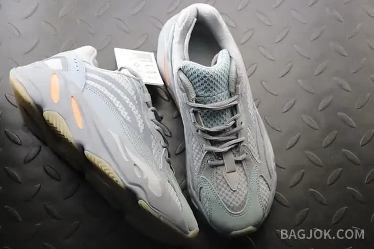 아디다스 YEEZY 700 상세 이미지