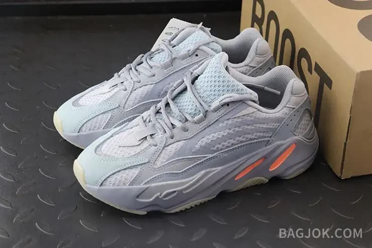 아디다스 YEEZY 700 상세 이미지