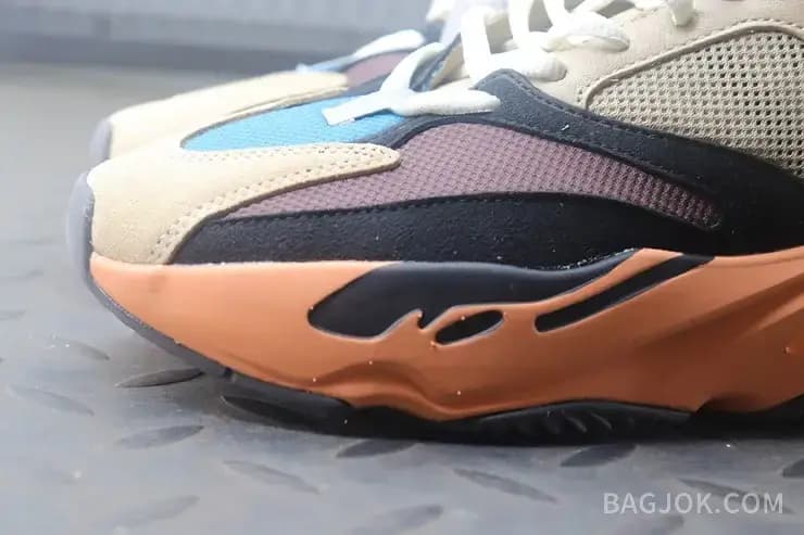 아디다스 YEEZY 700 상세 이미지