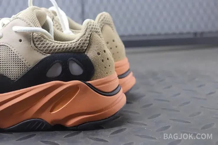 아디다스 YEEZY 700 상세 이미지