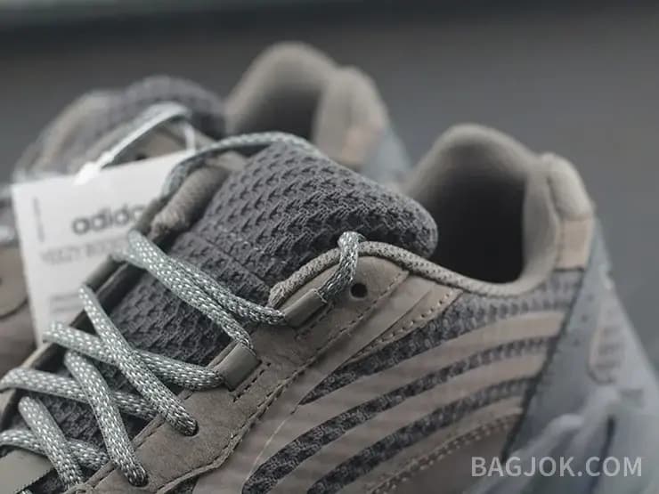 아디다스 YEEZY 700 상세 이미지