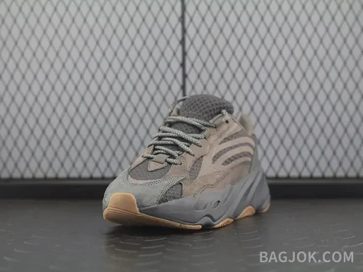 아디다스 YEEZY 700 상세 이미지