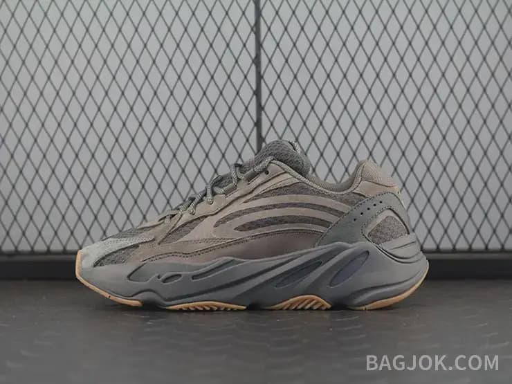 아디다스 YEEZY 700 상세 이미지