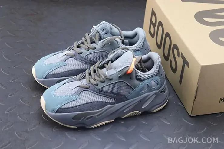 아디다스 YEEZY 700 상세 이미지