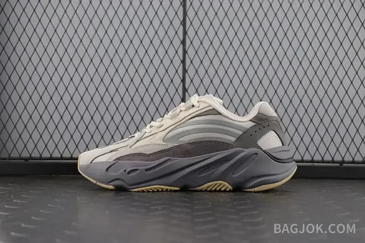 아디다스 YEEZY 700 상세 이미지