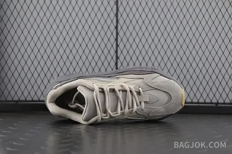 아디다스 YEEZY 700 상세 이미지