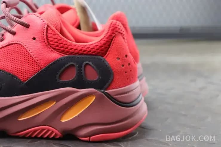 아디다스 YEEZY 700 상세 이미지
