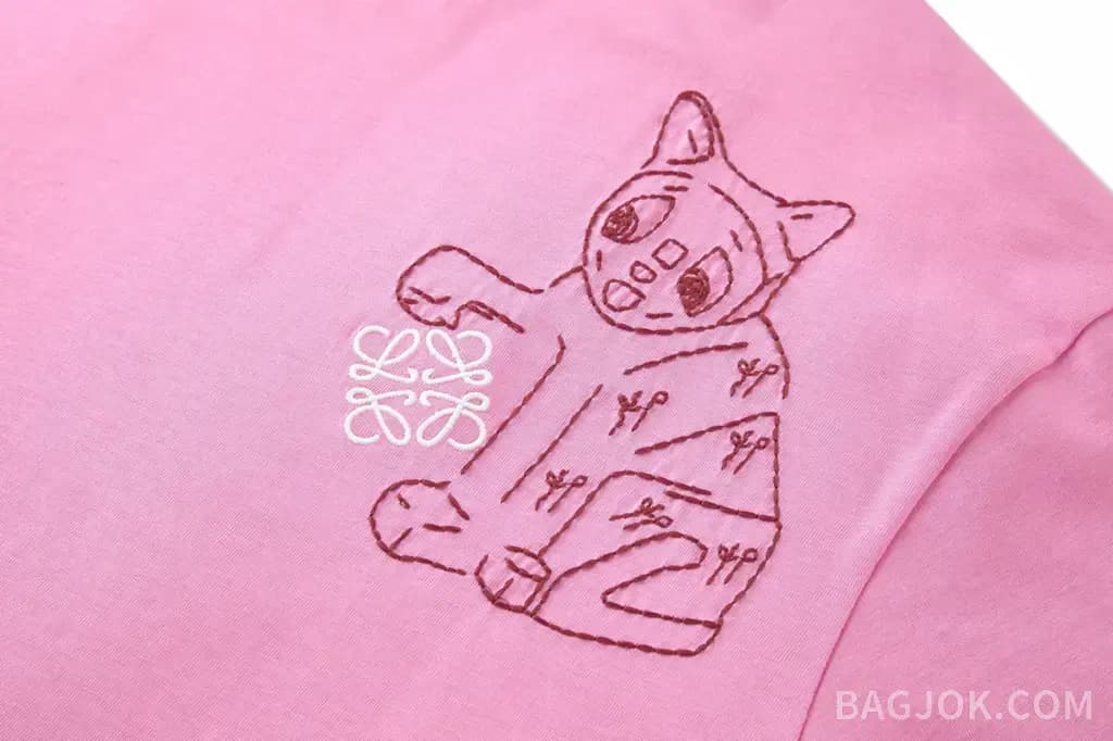 로에베 로에베 럭키 캣 자수 로고 반팔 티셔츠 상세 이미지